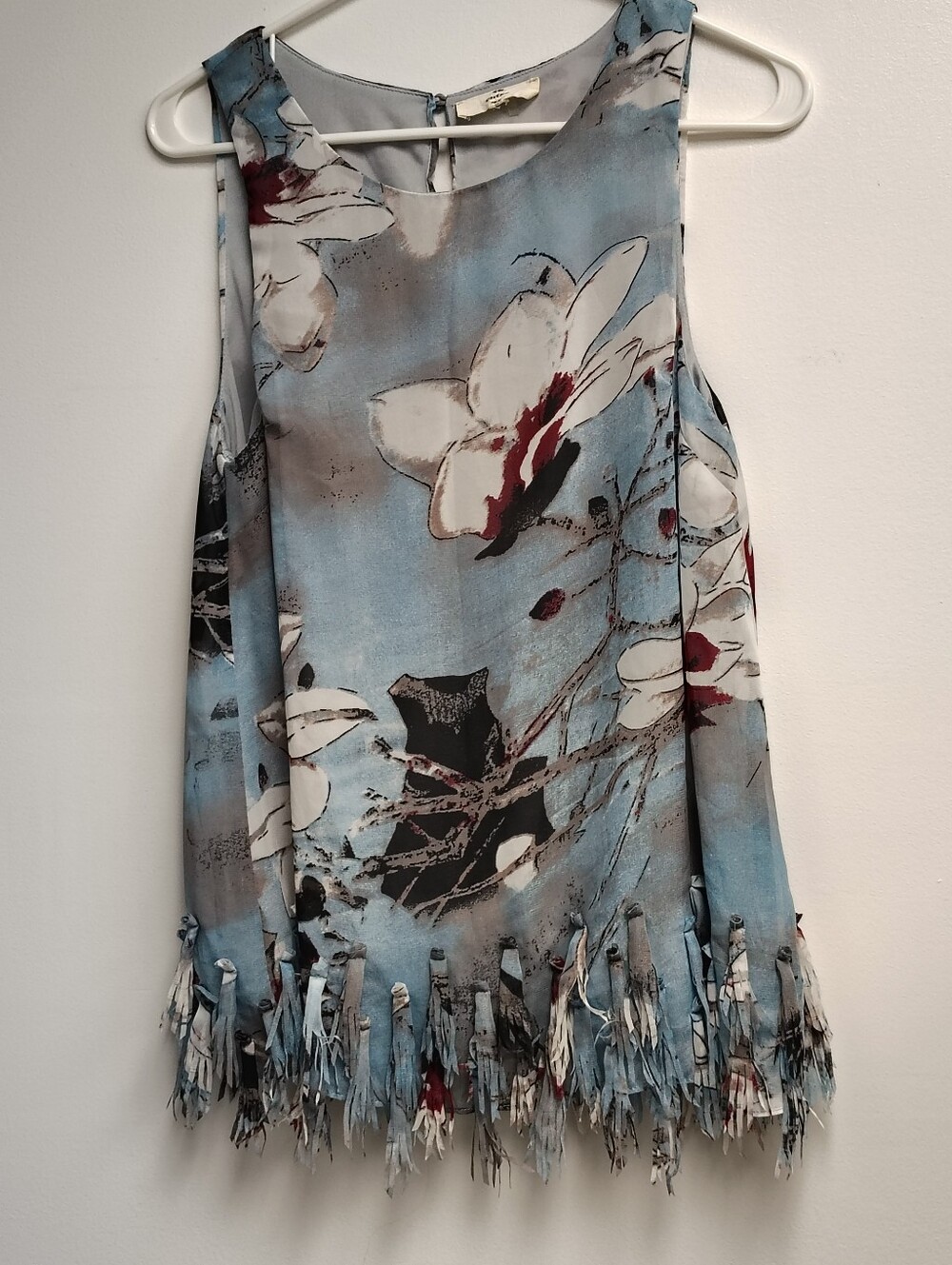 Entro Blue Floral Tank Top Boho Blouse Fringe Hem Button Back Women's Sz M?